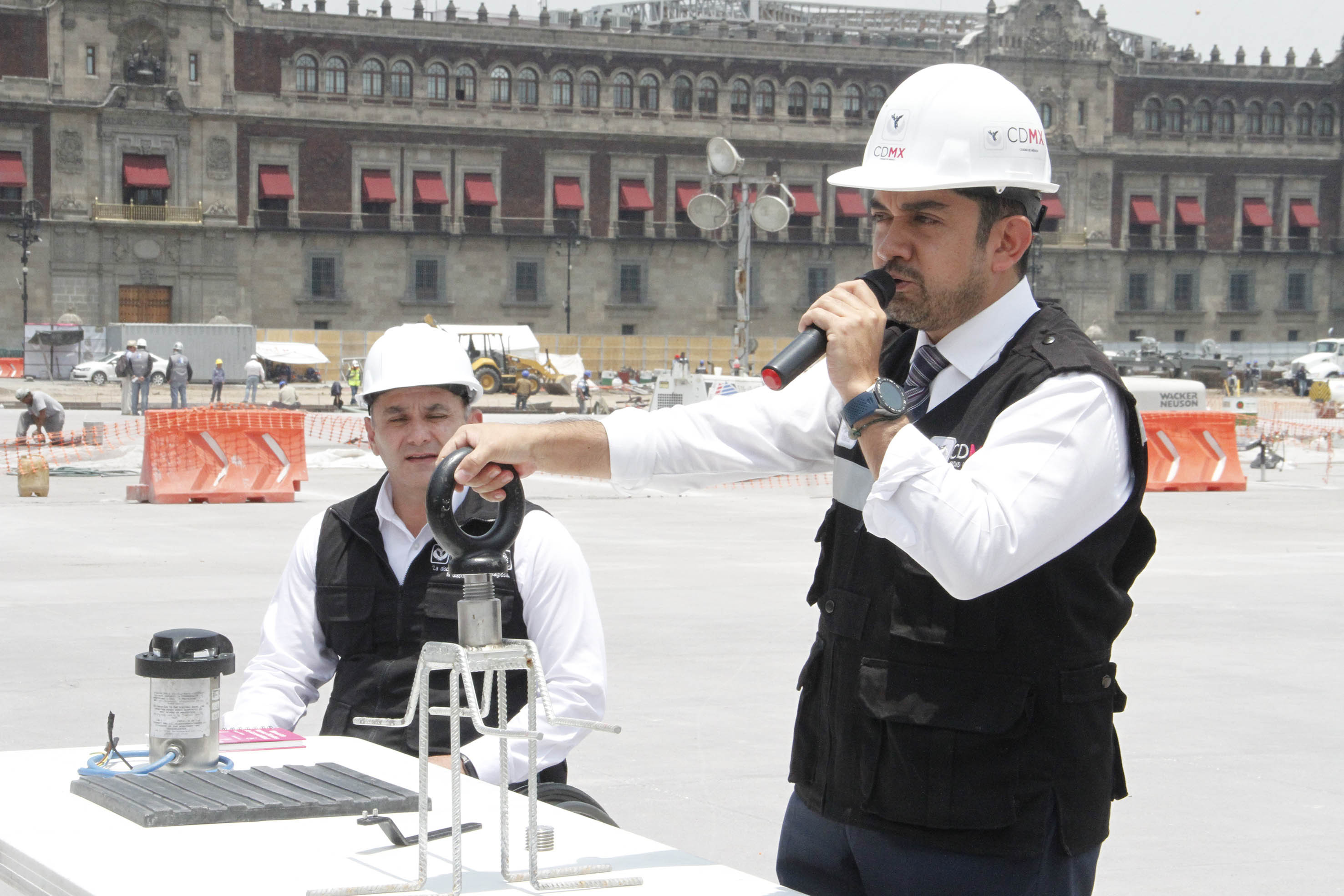 RECORRIDO DE OBRA EN EL ZÓCALO CDMX 07.JPG