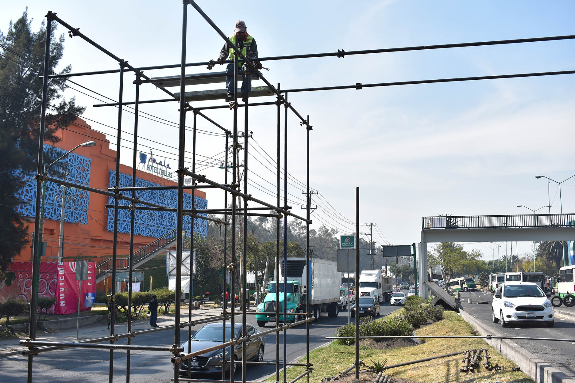 Colocación puentes peatonales 2.jpg